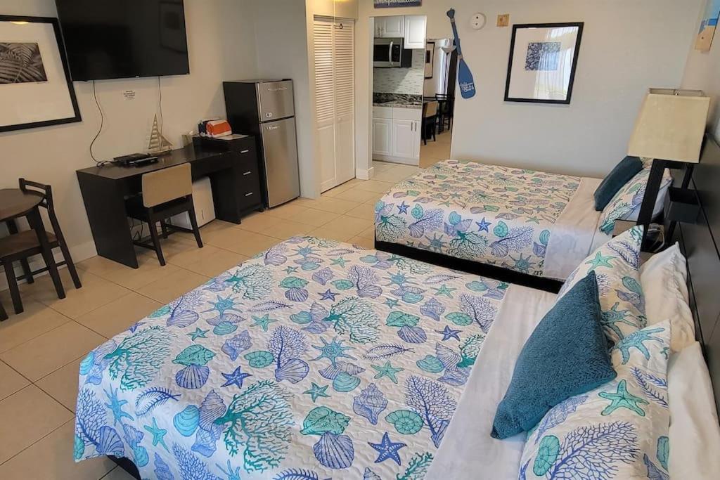 River Delight,Studio109, Beach & Pool Steps Away + Wifi Ruskin Eksteriør bilde