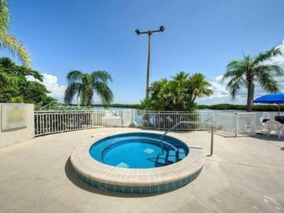 River Delight,Studio109, Beach & Pool Steps Away + Wifi Ruskin Eksteriør bilde